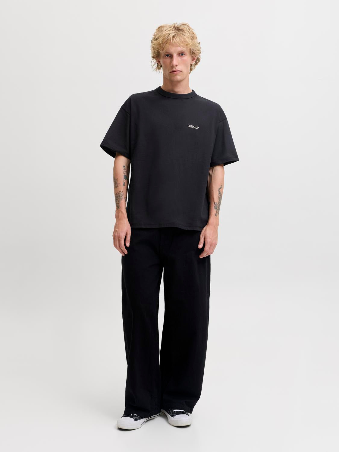 model_shot-front_full
